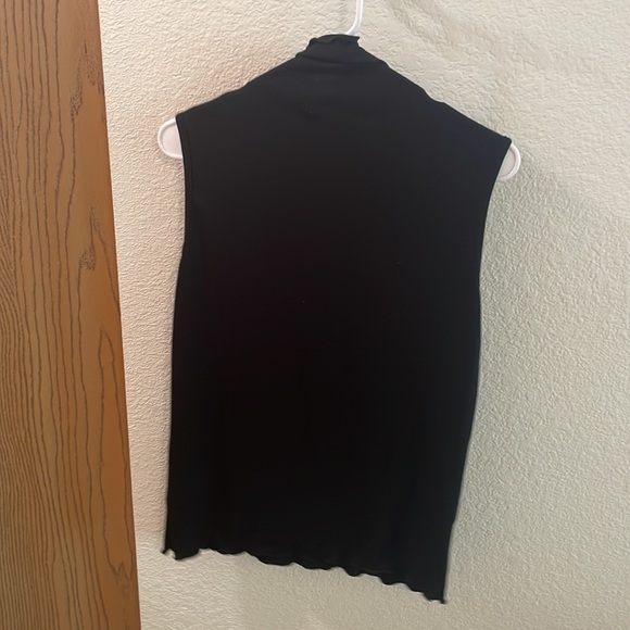leela and lavender black sleeveless turtle neck M - Picture 2 of 3